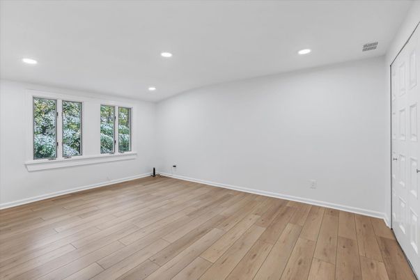 Empty room, Interior, Recessed Lighting, Wood Texture Flooring