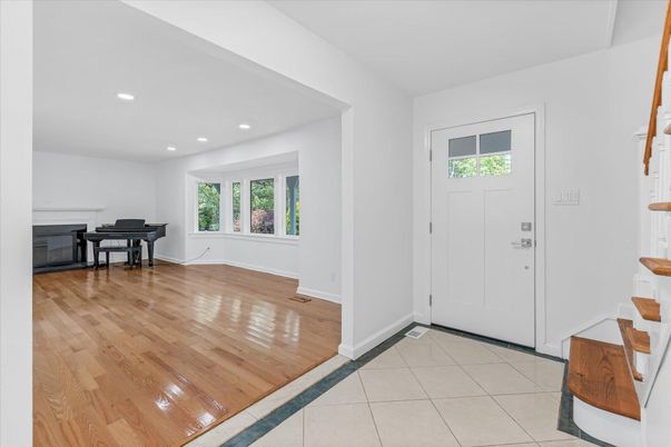 Interior, Piano, Recessed Lighting, Wood Texture Flooring