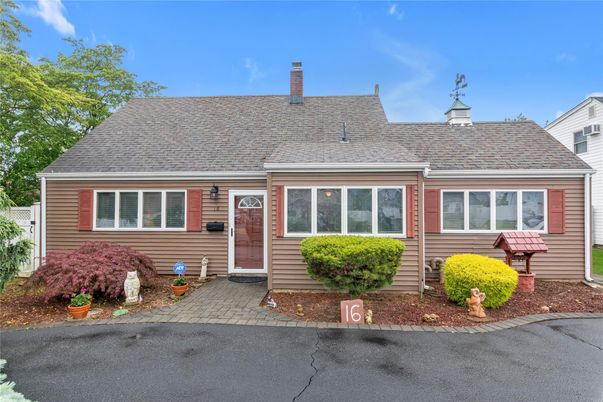 Exterior, Facade, Cape Cod