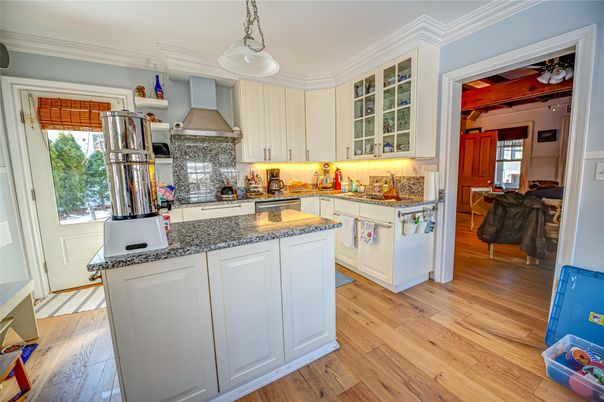 Interior, Kitchen, Pendant Lights, Wood Texture Flooring