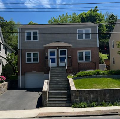 Attached, Exterior, Facade, Brick Facade, Rowhouse