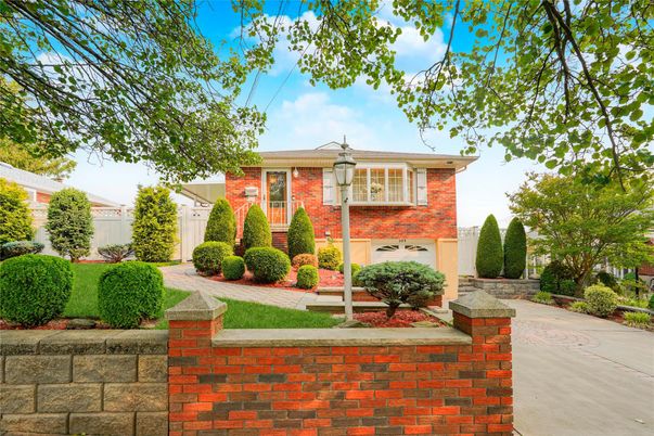 Exterior, Facade, Brick Facade, Split Level