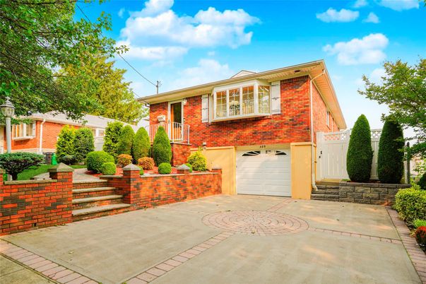 Attached, Exterior, Facade, Brick Facade, Raised Ranch