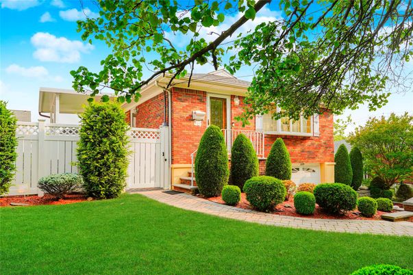 Attached, Exterior, Facade, Brick Facade, Raised Ranch
