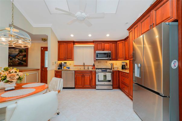 Dining room, Interior, Kitchen, Recessed Lighting, Stainless Steel Appliances