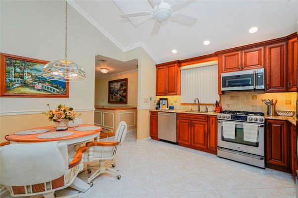 Dining room, Interior, Kitchen, Pendant Lights, Recessed Lighting, Stainless Steel Appliances