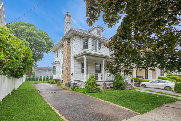 Exterior, Facade, Queen Anne Victorian