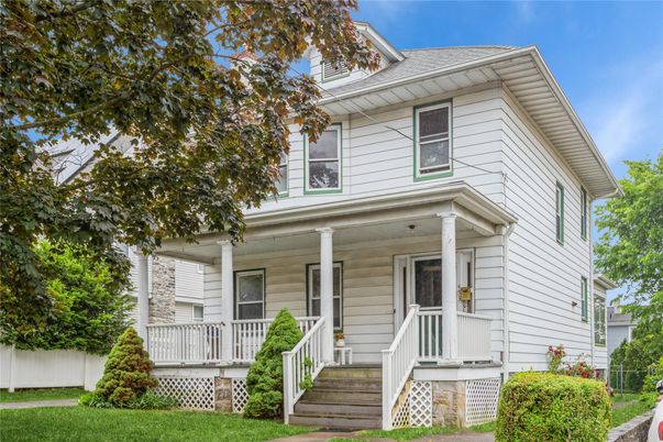 Exterior, Facade, American Foursquare