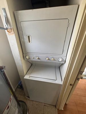 Interior, Utility Closets, Washer, Wood Texture Flooring