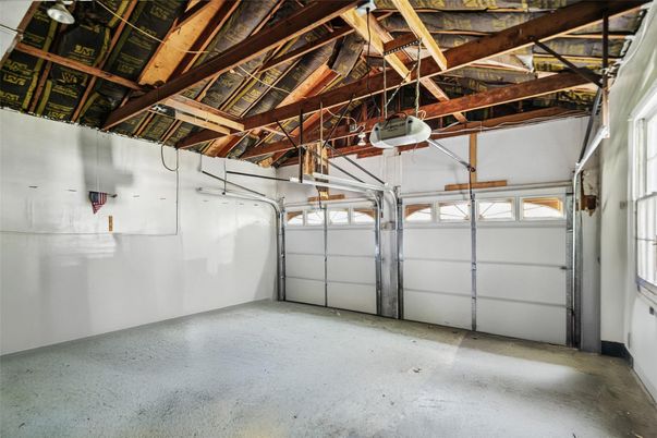 Garage, Interior, Wooden Beams