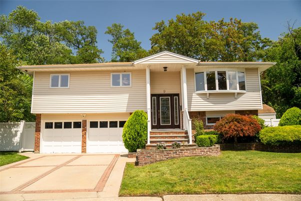 Attached, Exterior, Facade, Raised Ranch