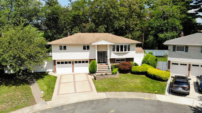Attached, Exterior, Facade, Raised Ranch