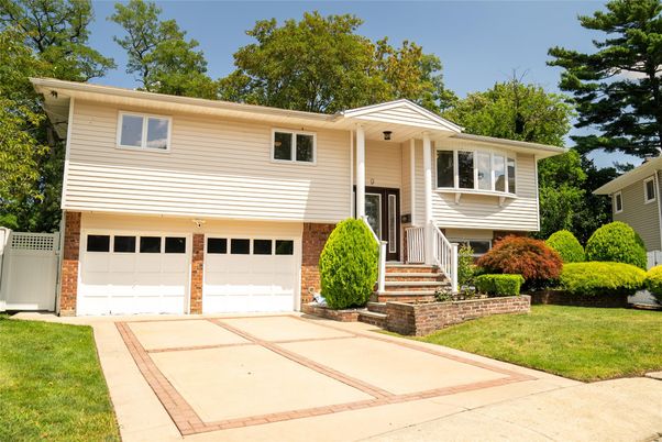 Attached, Exterior, Facade, Raised Ranch