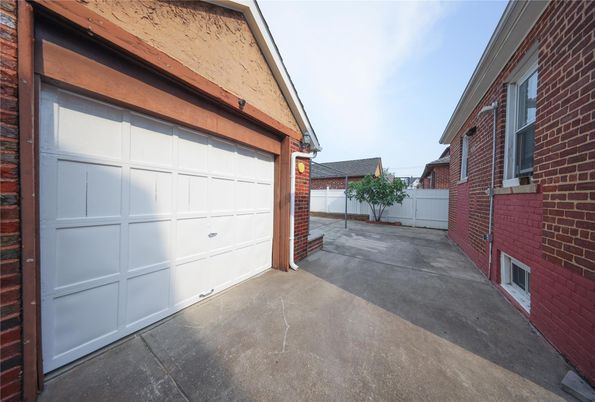 Detached Garage, Exterior