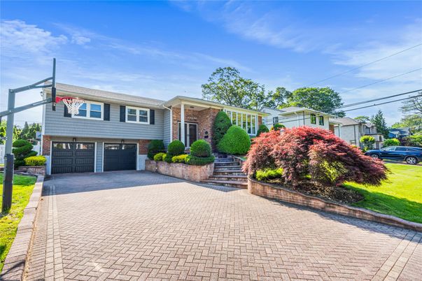 Attached, Exterior, Facade, Brick Facade, Raised Ranch