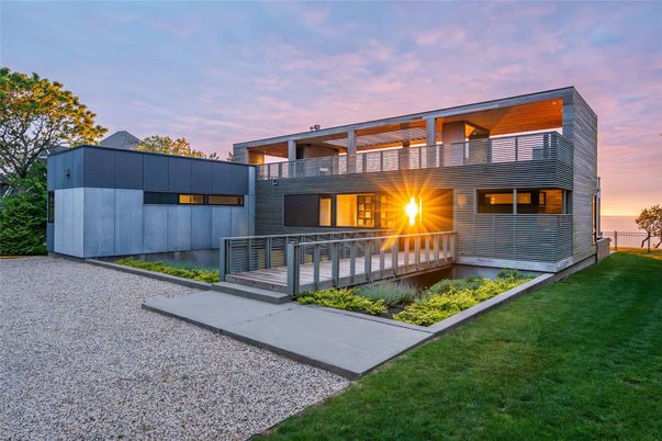 Backyard, Exterior, Facade, Modern
