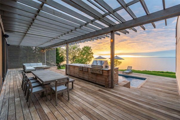Exterior, Pool, Water
