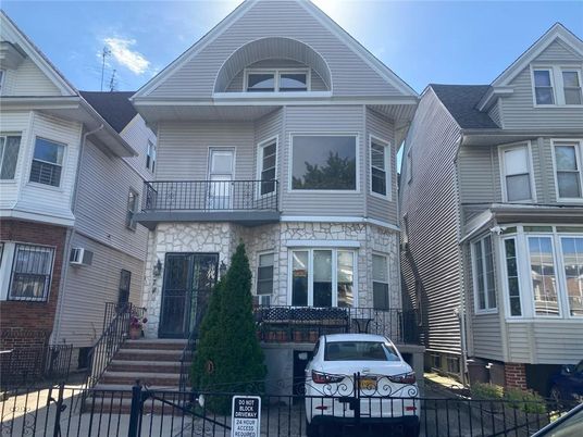 Exterior, Facade, Brick Facade, Queen Anne Victorian