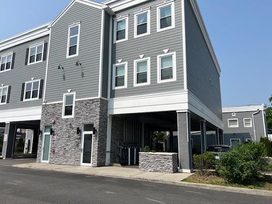 Exterior, Facade, Rowhouse