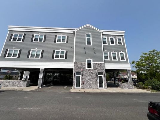 Exterior, Facade, Rowhouse