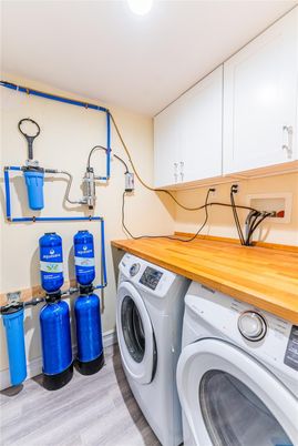 Interior, Washer, Wood Texture Flooring