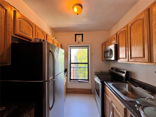 Interior, Kitchen, Washer, Wood Texture Flooring