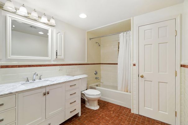 Bathroom, Interior, Recessed Lighting
