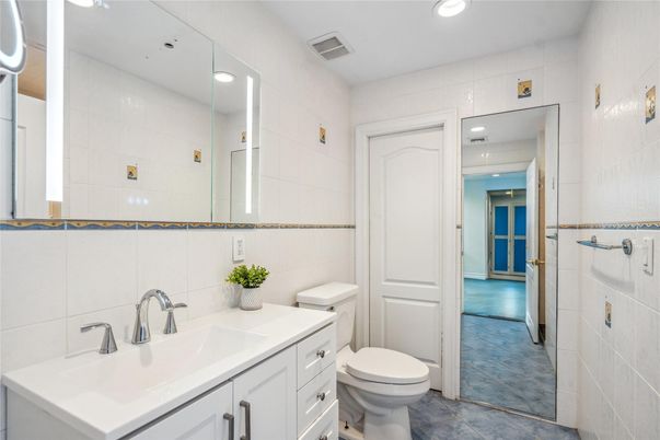 Bathroom, Interior, Recessed Lighting