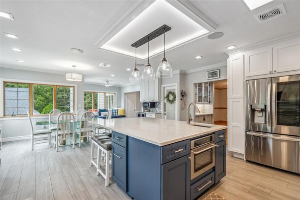 Dining room, Interior, Kitchen, Pendant Lights, Recessed Lighting, Stainless Steel Appliances, Wood Texture Flooring