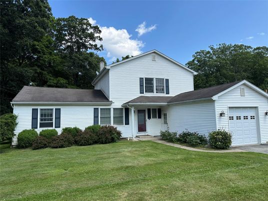 Attached, Exterior, Facade, Farmhouse