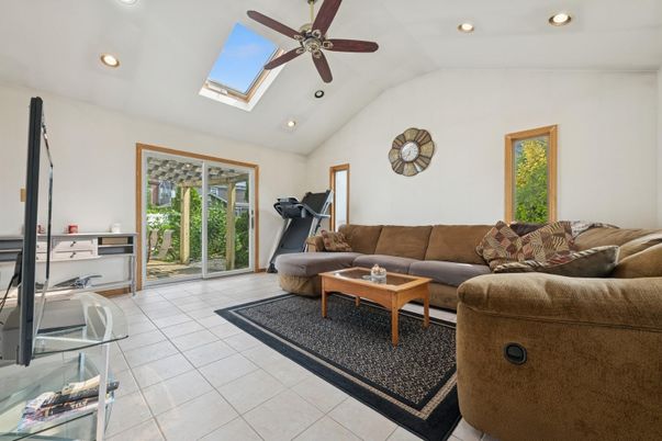 Fitness Equipment, Interior, Living room, Recessed Lighting