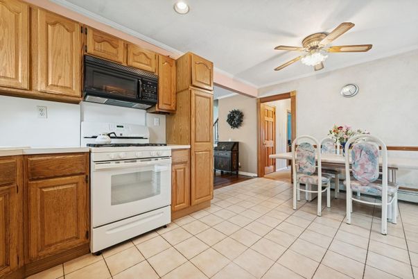 Dining room, Interior, Kitchen, Recessed Lighting