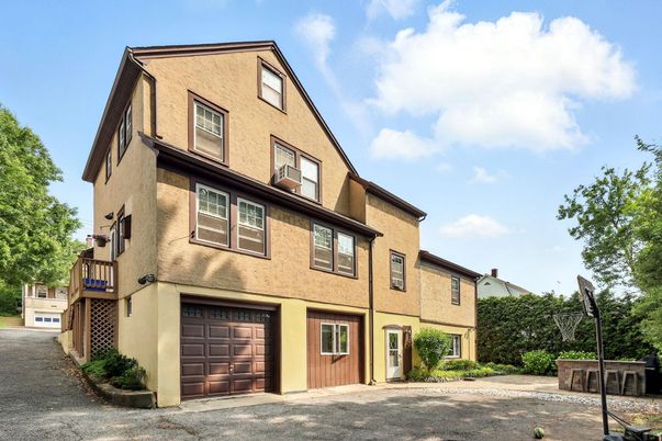 Attached, Exterior, Facade, Rowhouse