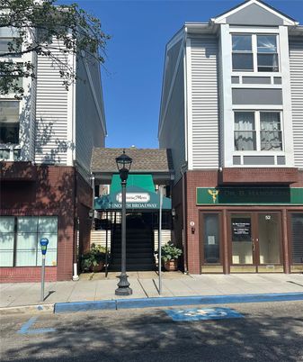 Exterior, Facade, Brick Facade, Rowhouse