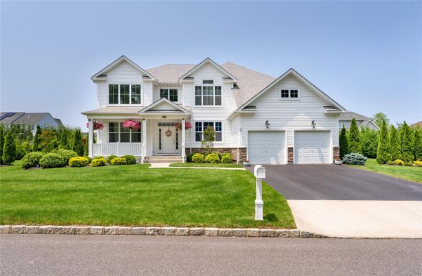 Attached, Exterior, Facade, Farmhouse