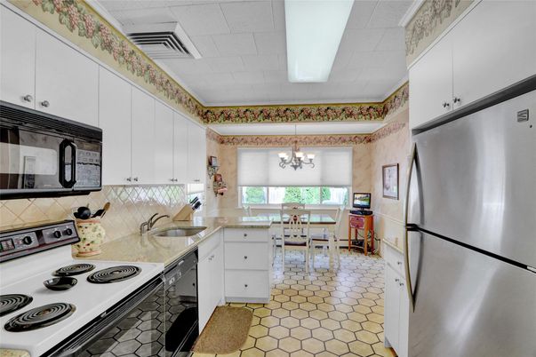 Chandelier, Dining room, Interior, Kitchen