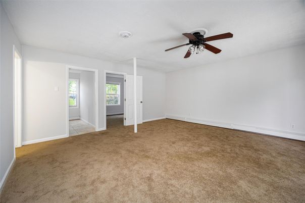 Empty room, Interior