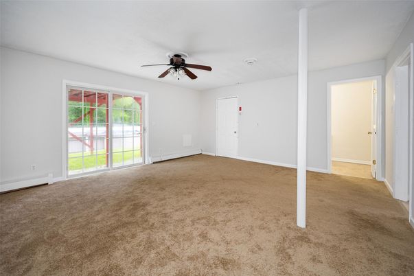 Empty room, Interior