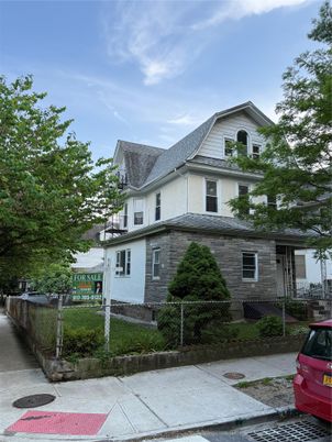 Exterior, Facade, Queen Anne Victorian