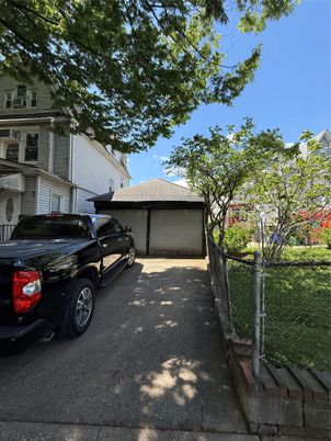 Detached Garage, Exterior