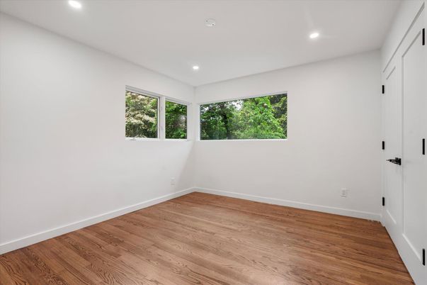 Empty room, Interior, Recessed Lighting, Wood Texture Flooring
