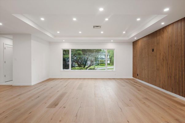 Empty room, Interior, Recessed Lighting, Wood Texture Flooring