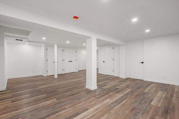 Empty room, Interior, Recessed Lighting, Wood Texture Flooring