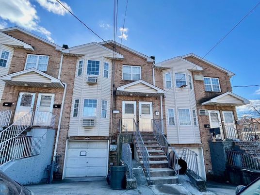 Attached, Exterior, Facade, Brick Facade, Rowhouse