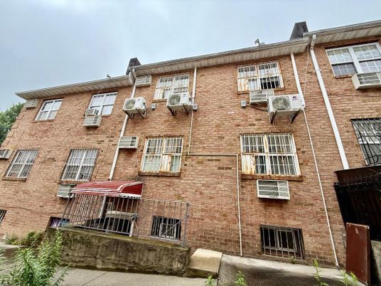 Exterior, Facade, Brick Facade, Rowhouse