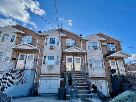 Attached, Exterior, Facade, Brick Facade, Rowhouse