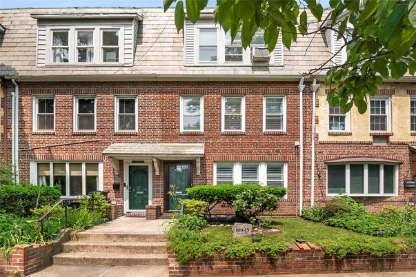 Exterior, Facade, Brick Facade, Rowhouse