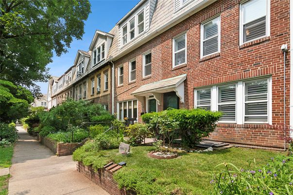 Exterior, Facade, Brick Facade, Rowhouse