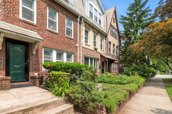 Exterior, Facade, Brick Facade, Rowhouse