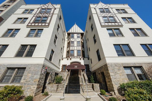 Exterior, Facade, Rowhouse